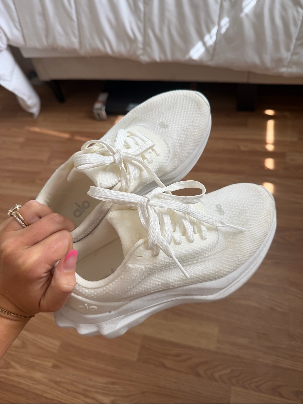 ALO Yoga Women’s Off-White Knit Lace-Up Sneakers